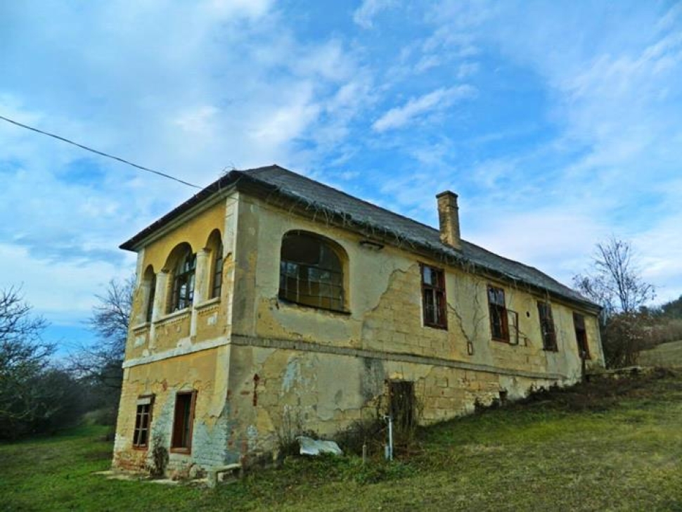 Gyönyörű elhagyatott présház