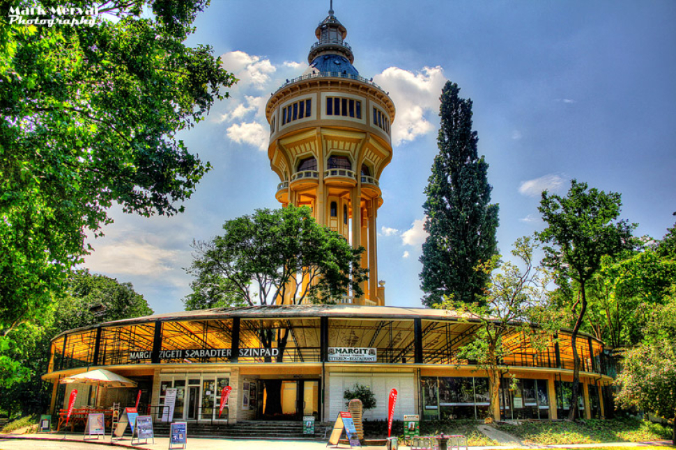 A víztorony a Margitszigeten  1911-ben épült, az akkor még forradalmi újításnak számító vasbetonból.