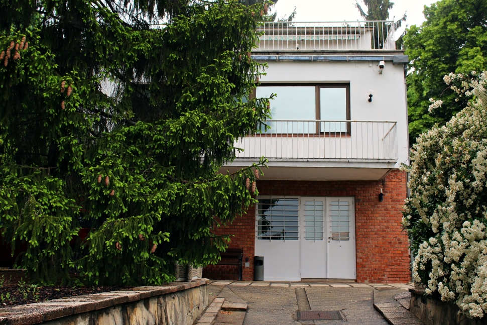 Nagy Imre Emlékház, a volt 1956-os miniszterelnök egykori lakhelye, a Kozma Lajos által tervezett Bauhaus villa