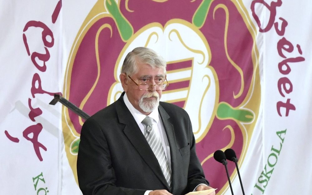 Kásler Miklós egymillióval támogatja Szandi új lemezét