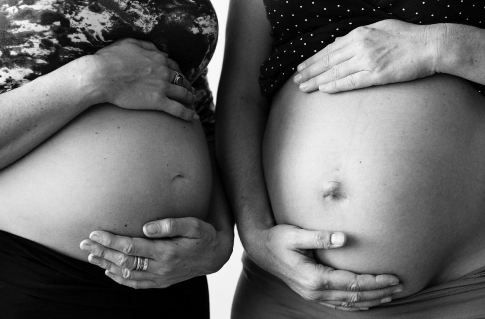 Terhes kismamák szexelnek pénzért | SZOLJON