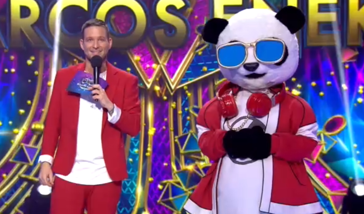 Lehullt A Lepel Hires Enekesno Volt A Panda Az Alarcos Enekesben Szmo Hu