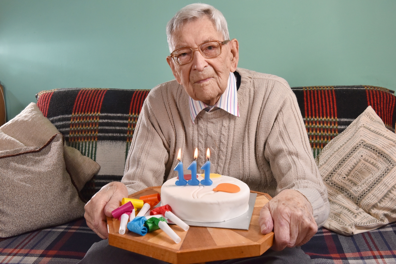 Oldman bob. Старик и братья. Боб уэйтон дочь дороти. Старик и братья. Люди старше 100 лет.