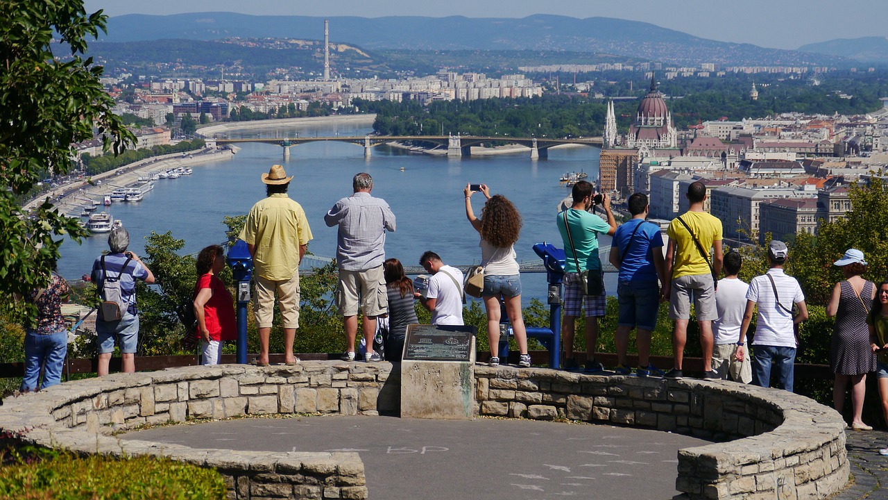 budapest-turistak-pixabay.jpg