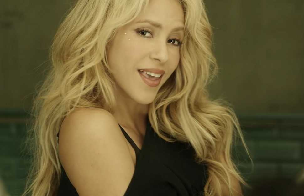 Shakira 43 évesen is bombanő: bikiniben mutatta meg formás fenekét