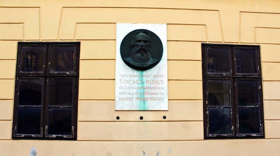 Március 15 én szabaditották ki börtönéből Táncsicsot.