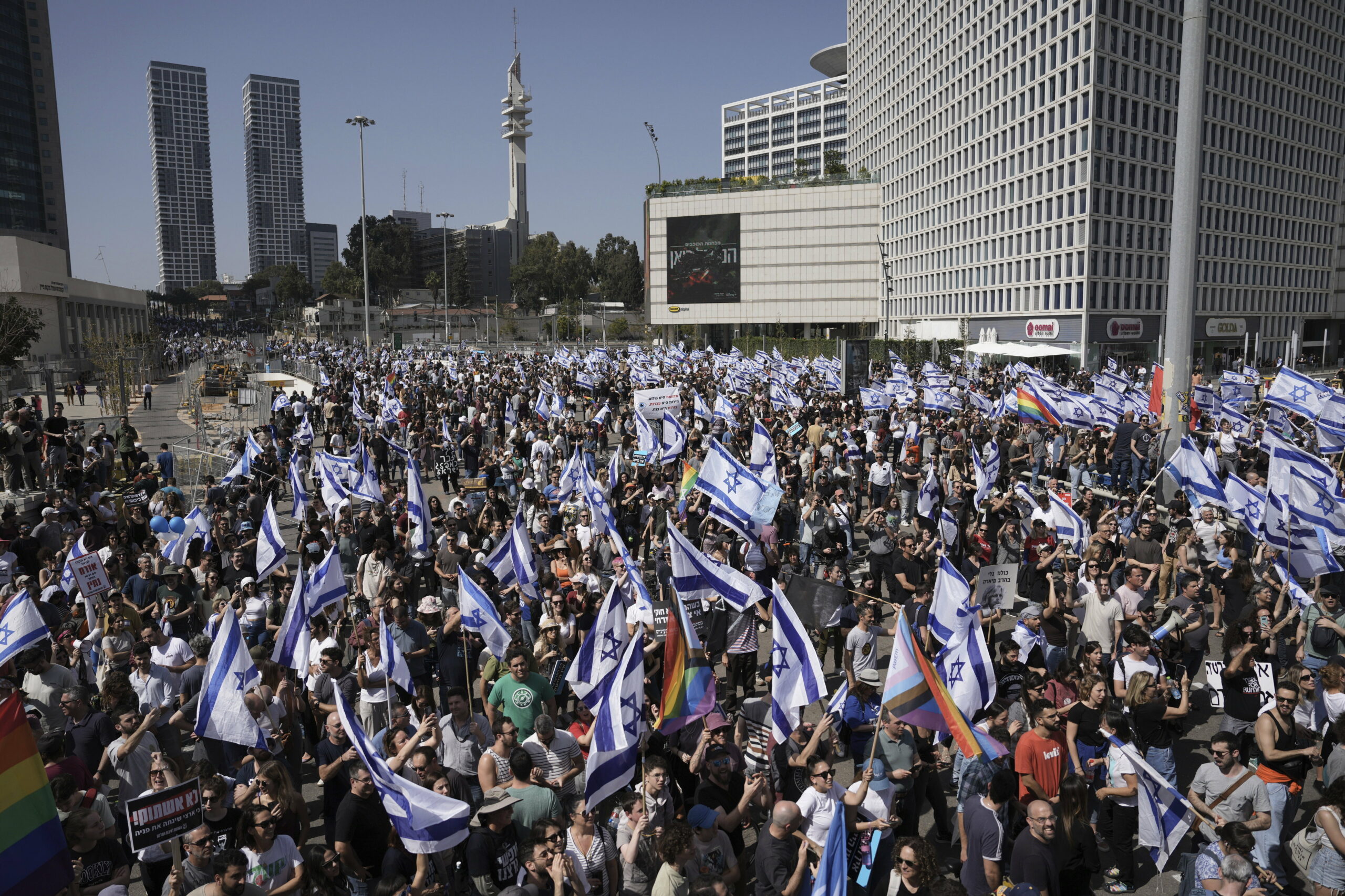 Izrael nem Magyarország – skandálták a Netanjahu törvényei ellen tiltakozók Tel-Avivban