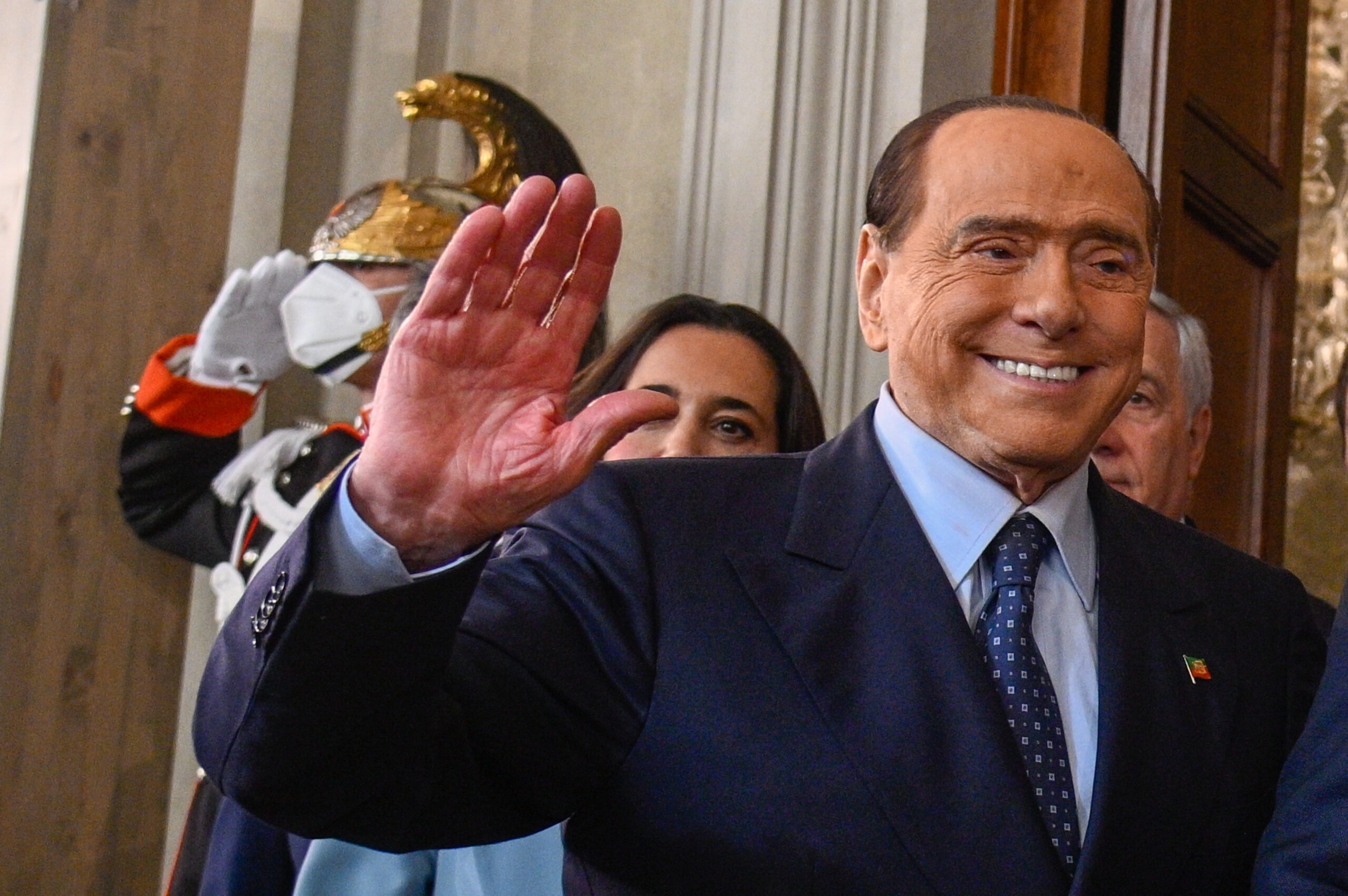 „Túl fogom élni, mint mindig” – ezt üzente a leukémiás, 86 éves Silvio Berlusconi a kórházi ágyából | szmo.hu