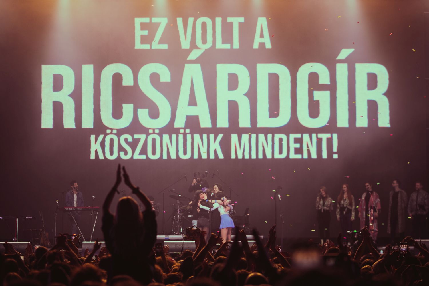 Ördög Nóra is elbúcsúztatta a Ricsárdgírt – 10 ezren voltak a zenekar utolsó koncertjén | szmo.hu