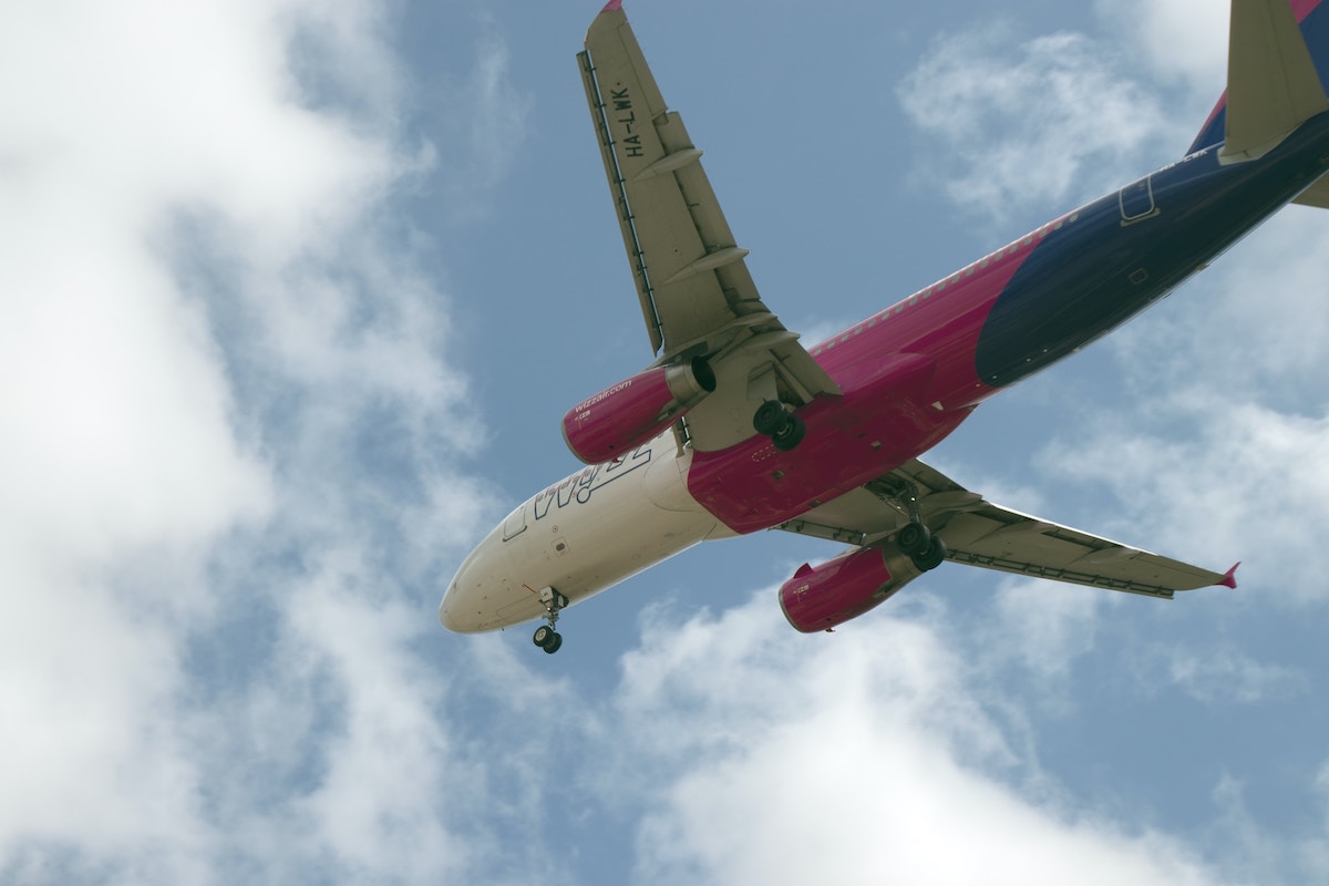 „Kábítószer hatása alatt” mondhatta a Wizz Air-vezére szerint a Ryanair vezetője, hogy ők a piacvezetők