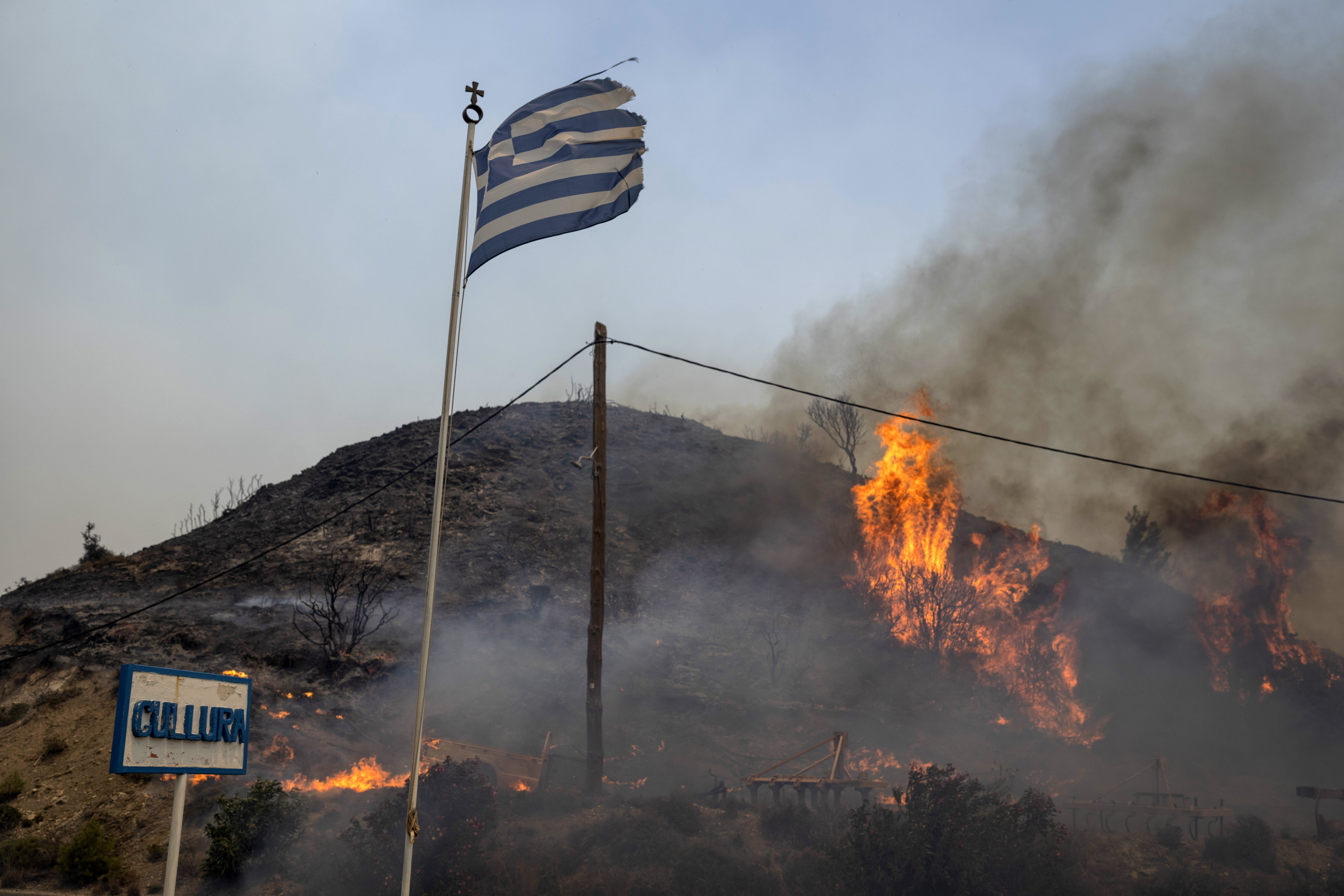 Αποκαλύφθηκε τι προκάλεσε την καταστροφική πυρκαγιά στη Ρόδο