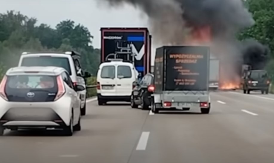 Camiones que transportaban materiales peligrosos se estrellaron en una de las autopistas más transitadas de Alemania