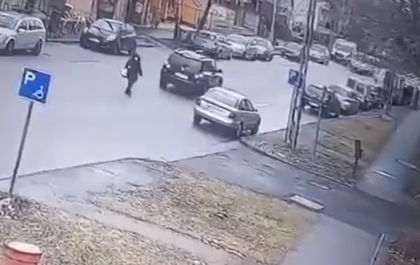 Döbbenetes videón, ahogy egy terepjárós maga alá gyűr, majd hosszan vonszol egy gyalogost