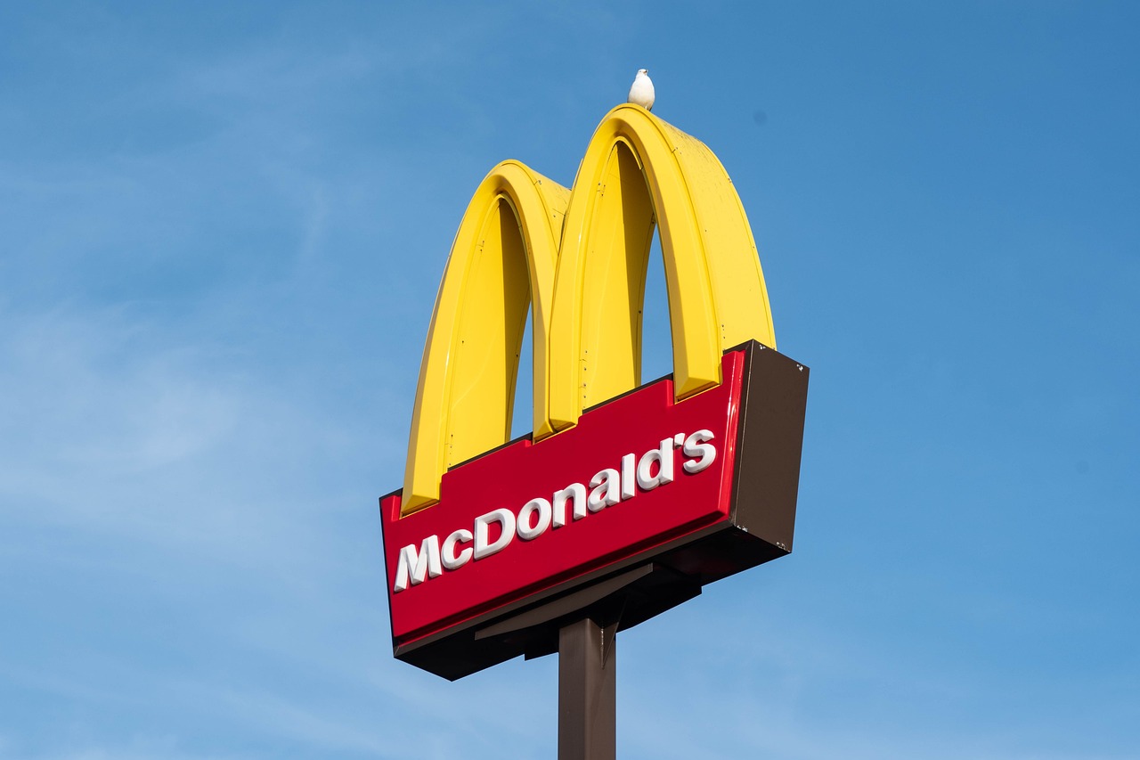 Az utóbbi évtizedek legnagyobb változtatását jelentette be a McDonald’s – másfél ezer étteremben változik a burgerek receptje