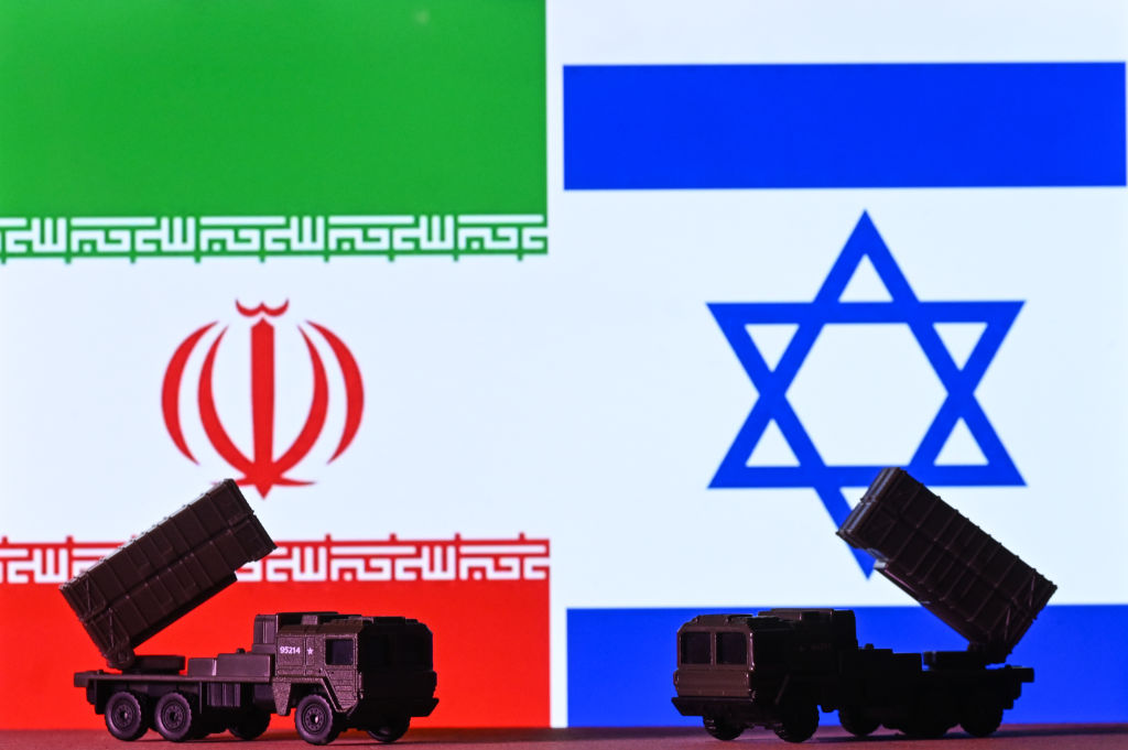 Amerikaiak szerint izraeli rakéta csapódott be Iránban, az irániak szerint a légvédelem működésbe lépett