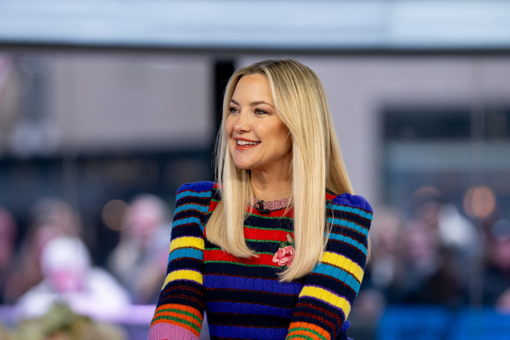 Híres szülei szigorúan nevelték, szeret jóban lenni az exeivel és a zene miatt passzolná a filmezést – Kate Hudson 45 éves