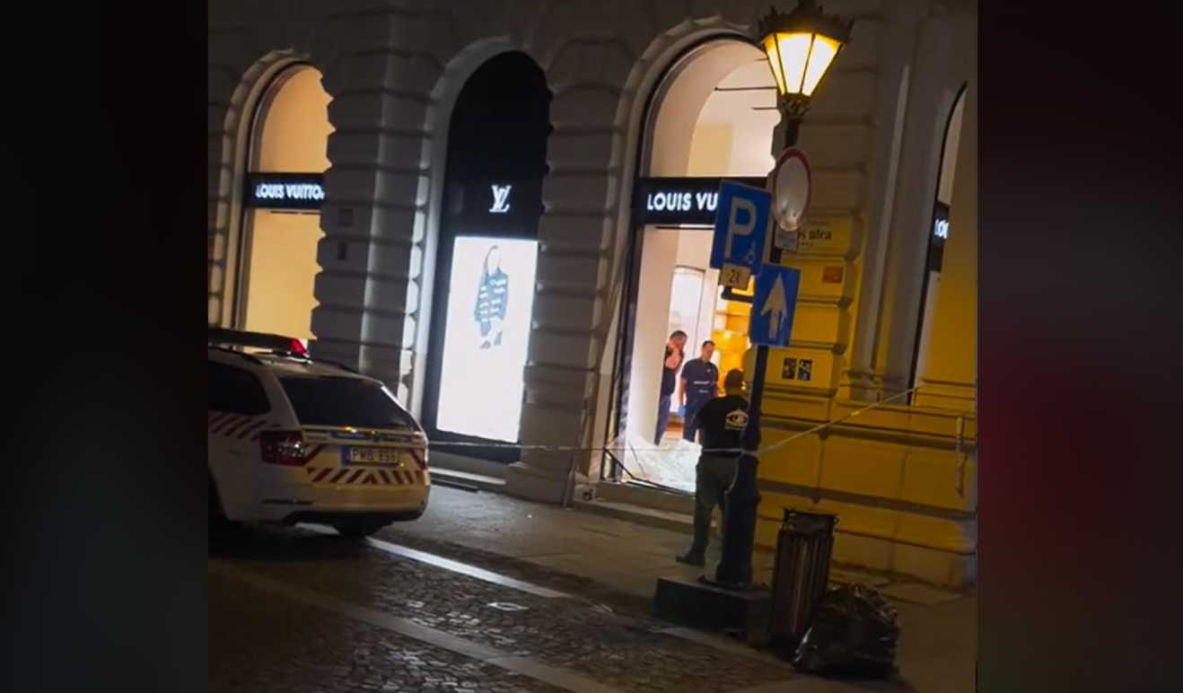Betörtek a Louis Vuitton-boltba az Andrássy úton hétfő hajnalban – alaposan kipakolták