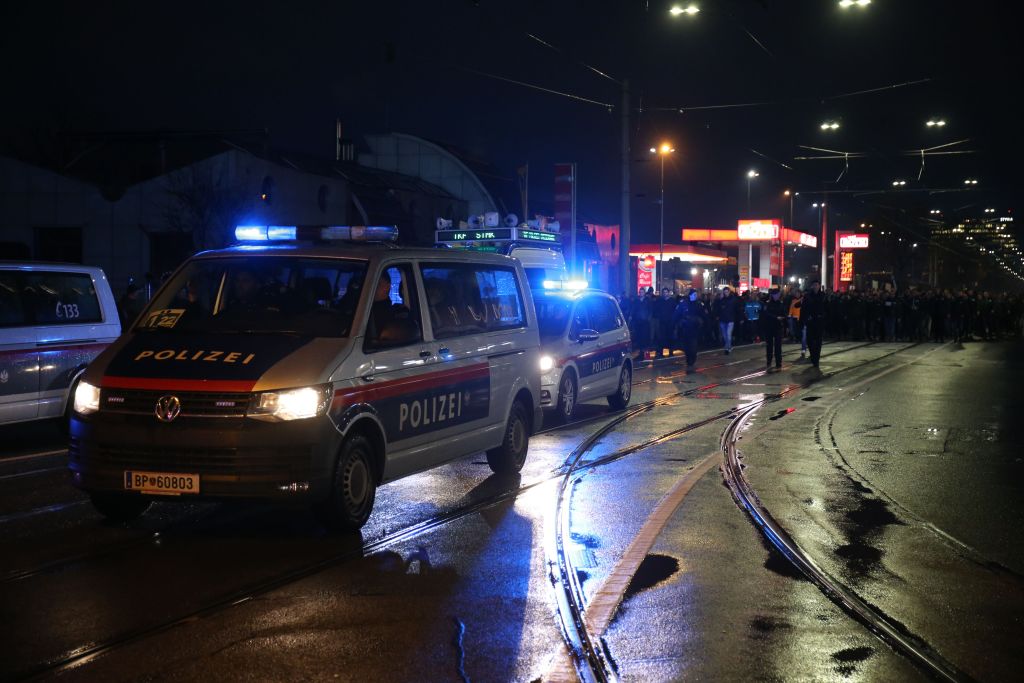 Lebilincselő akció! A rendőrök lecsaptak a terrortámadást tervező 14 éves lányra Grazban