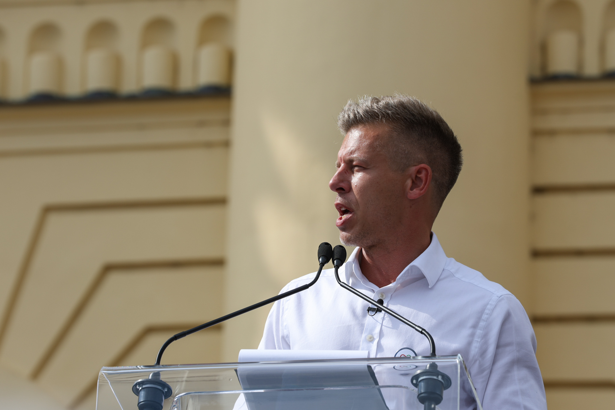 Magyar Péter: Egy ilyen botrány után egy normálisan működő országban a külügyminiszter azonnal lemondana