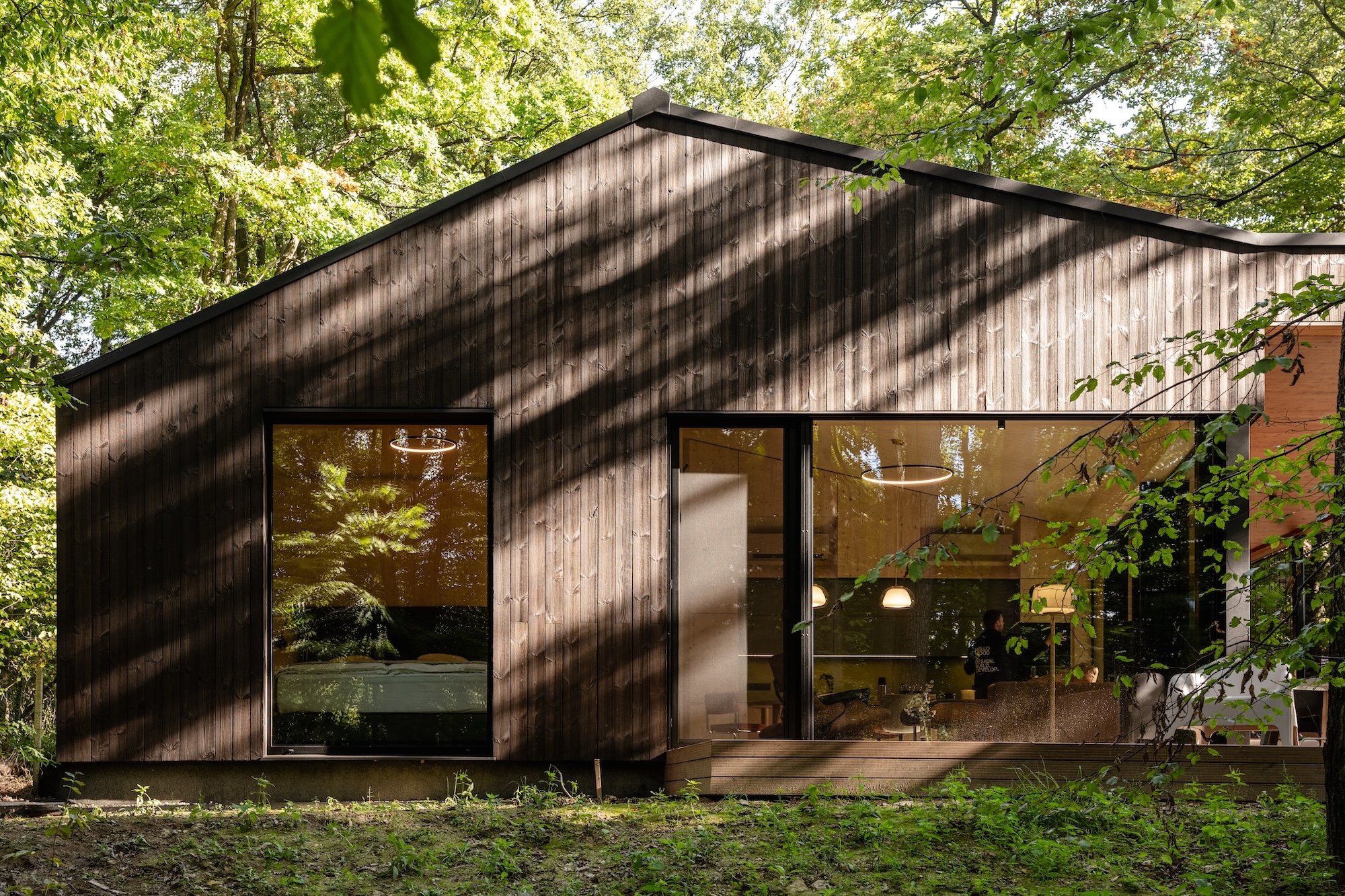 Egy erdei ház, ami tényleg több, mint egy hétvégi menedék – Monolith Lodge, Dobogókő