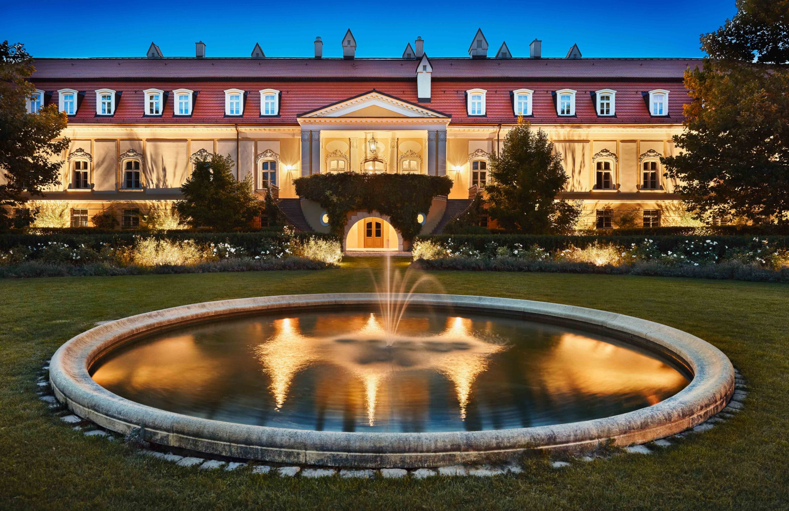 Egy elhivatott grófnőnek köszönhető, hogy újra életre kelhetett a nyugalom elegáns szigete, a Château Bela Kastély