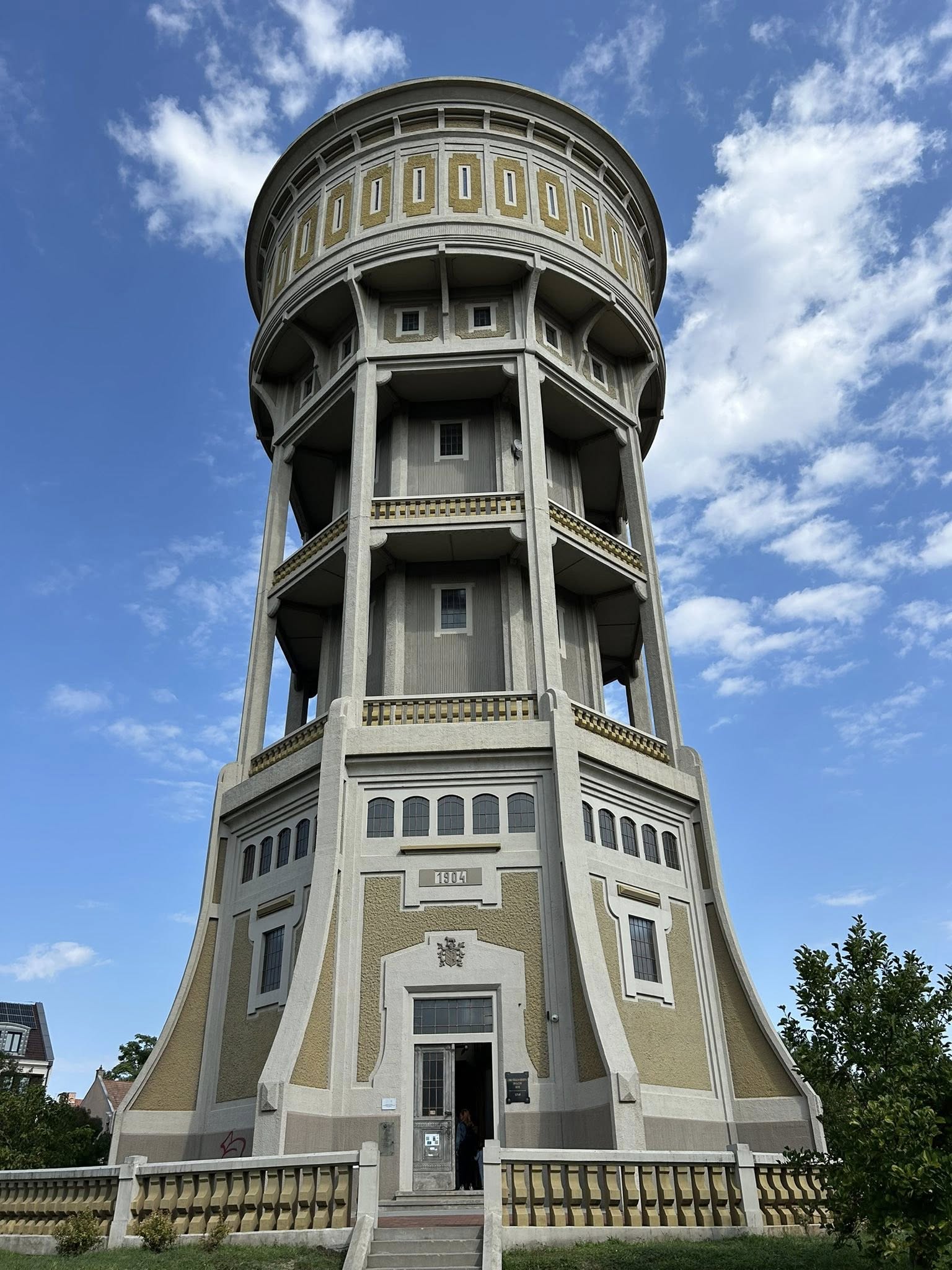 main-image