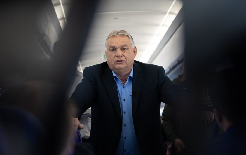 VIP-páholyból fapadosra: Orbán Viktor és Schmidt Mária Ryanairrel jött haza a...
