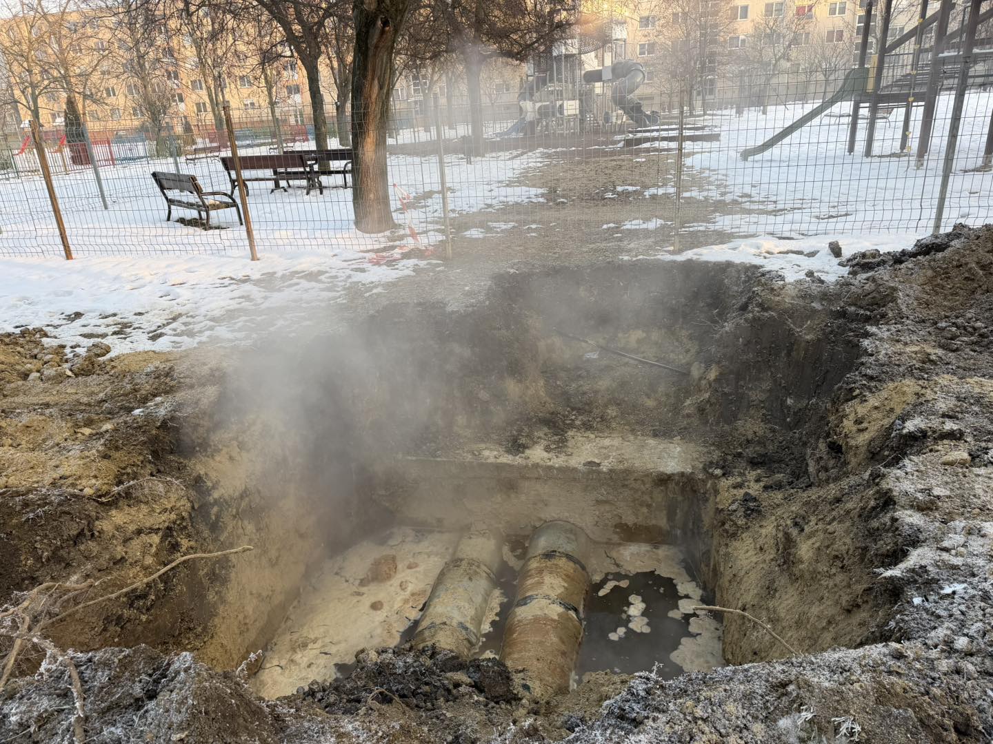 Sok lakásban már melegednek a radiátorok Kazincbarcikán, de van, ahol hosszabb ideig nem lesz még fűtés és melegvíz