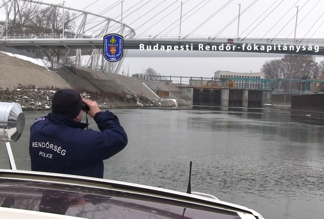 Videó: a Dunán is keresik Egressy Mátyást a rendőrök